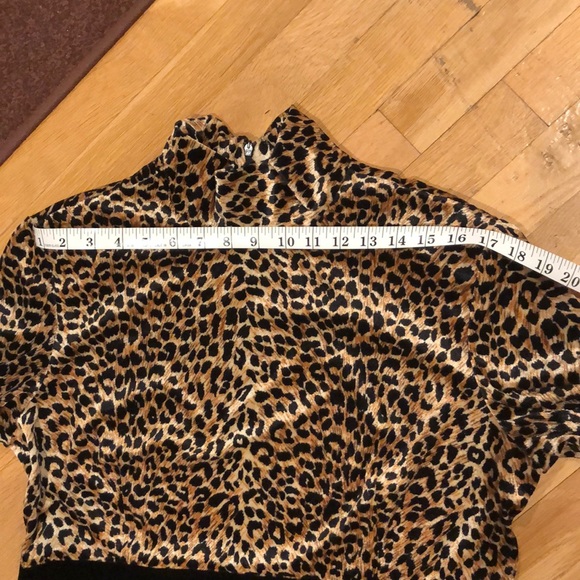 Turtleneck leopard velvet dress - Picture 8 of 10